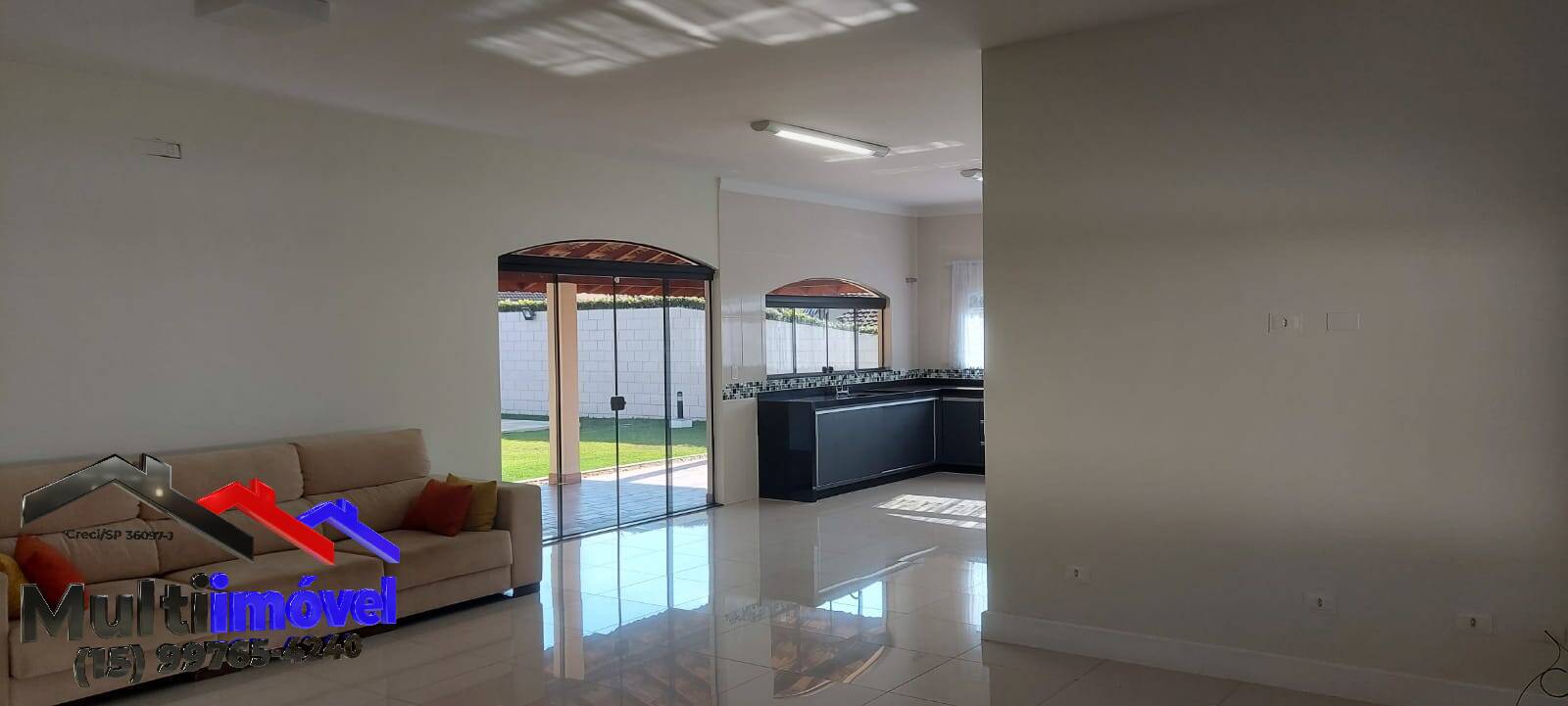 Casa à venda e aluguel com 4 quartos, 1500m² - Foto 2